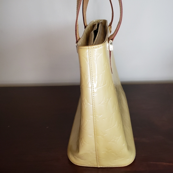 Louis Vuitton - Picture 2 of 16